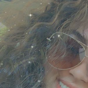 Meet your Posher, Stephani